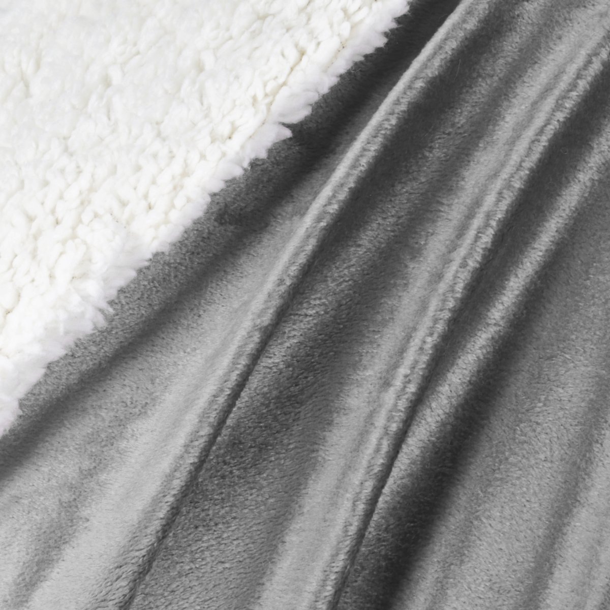 Gräfenstayn® Kuscheldecke in Lammfell-Optik - verschiedene Größen und Farben - Tagesdecke - Flanell Mikrofaser-Flausch - mit Öko-Tex Siegel "geprüftes Vertrauen" (Grau, 240x220 cm) - obrazek 5