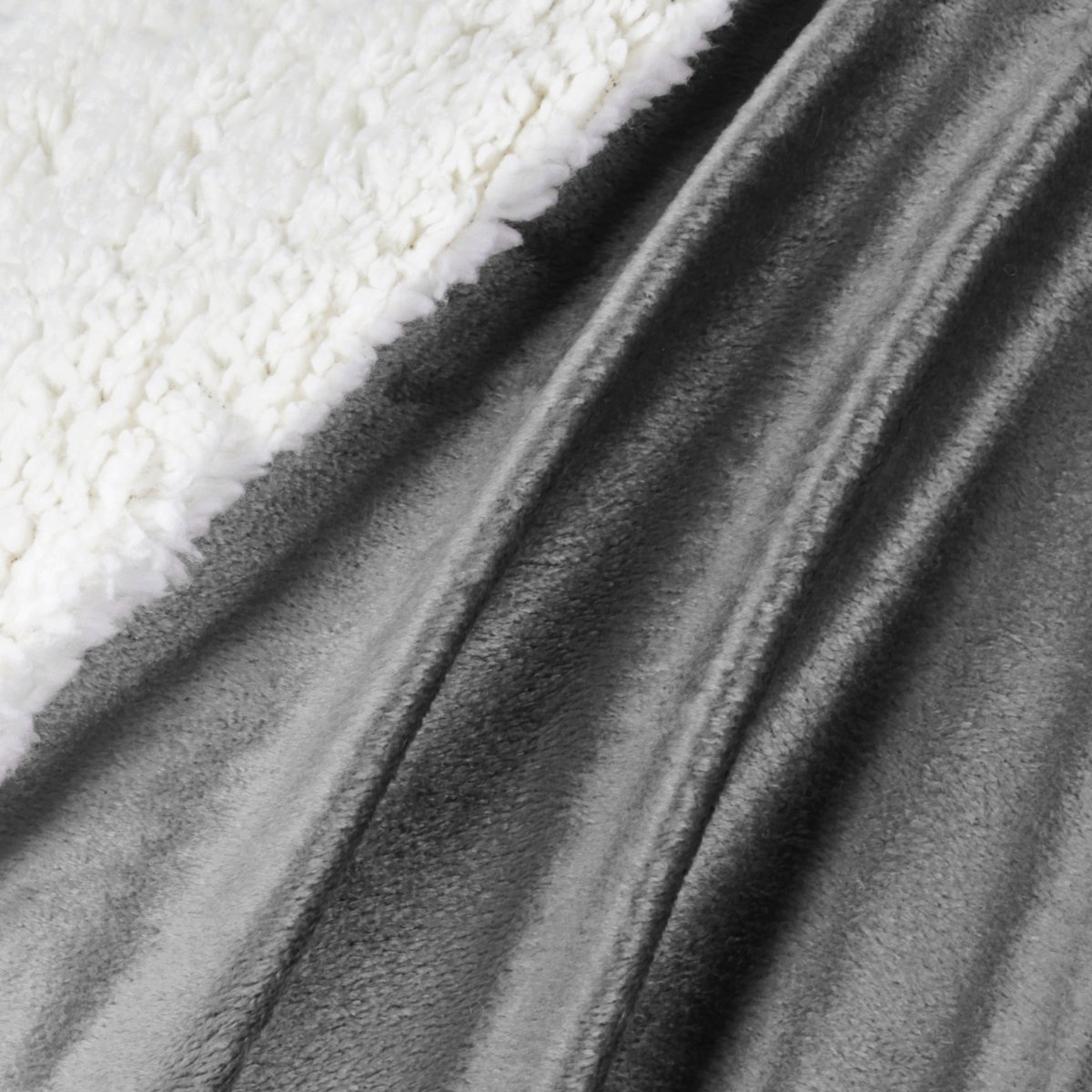 Gräfenstayn® Kuscheldecke in Lammfell-Optik - verschiedene Größen und Farben - Tagesdecke - Flanell Mikrofaser-Flausch - mit Öko-Tex Siegel "geprüftes Vertrauen" (Anthrazit, 240x220 cm) - obrazek 5