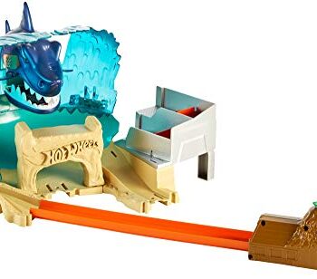 Hot Wheels FNB21 City Hai Strand Attacke Set, großes Spielset inkl. 1 Spielzeugauto und Starter, ab 5 Jahren