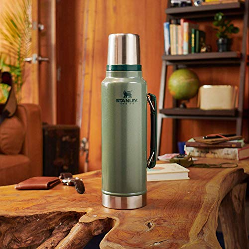 Stanley Classic Legendary Thermosflasche 1.9L Hammertone Green - Edelstahl Thermoskanne - BPA-frei - Thermos Hält 45 Stunden Heiß - Deckel Fungiert Auch als Trinkbecher - Spülmaschinenfest - obrazek 2