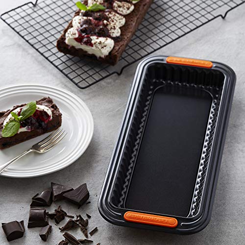 Le Creuset Antihaft Tarteform, Rechteckig, 33 x 13 x 3 cm, Hebeboden, PFOA-frei, Sauerteigbeständig, Aus Karbonstahl gefertigt, Anthrazit/Orange - obrazek 3