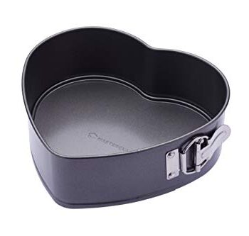 MasterClass Tiefe Antihaftbeschichtete Kuchen Backform, Herzförmige Springform, Kuchenform aus Karbonstahl mit Manschette, Ofenbackform mit losem Boden, Grau, Ø 22,9 cm, 7,5 cm Tief