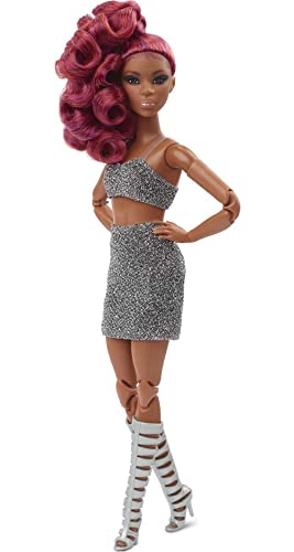 Barbie Signature Barbie Looks Lalka z drobną sylwetką i rudymi lokami HCB77, Wielokolorowa