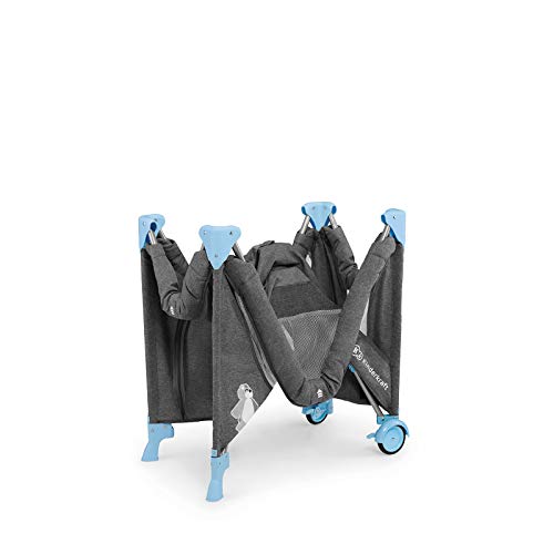 Kinderkraft Łóżeczko turystyczne JOY ACC, Boczne wejście, Szybkie składanie i rozkładanie, Zabezpieczenie przed złożeniem, Kółka i torba ułatwiające transport, Pałąk z zabawkami w zestawie, Niebieski - obrazek 6