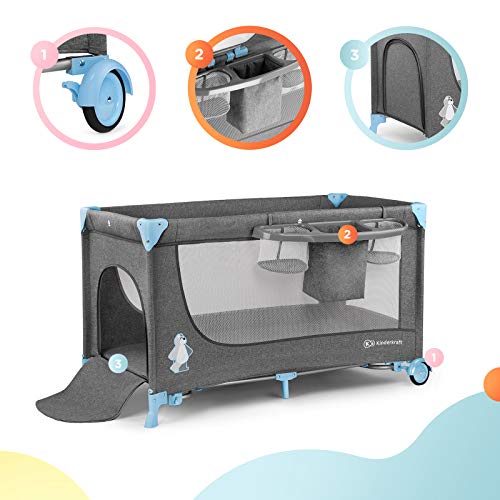 Kinderkraft Łóżeczko turystyczne JOY ACC, Boczne wejście, Szybkie składanie i rozkładanie, Zabezpieczenie przed złożeniem, Kółka i torba ułatwiające transport, Pałąk z zabawkami w zestawie, Niebieski - obrazek 12