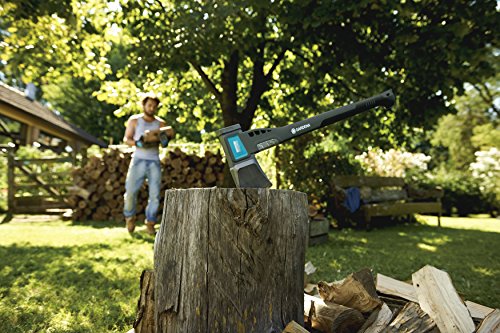 Gardena siekiera rozłupująca 2800 S: uniwersalna siekiera do różnych prac związanych z drewnem, powłoka antyadhezyjna, nakładka ochronna ze stali nierdzewnej, funkcja młotka, 70 cm (8719-48) - obrazek 3
