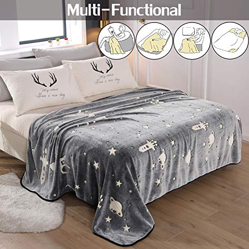 VIVILINEN Miękki koc Glow in The Dark Koc Galaxy w gwiazdy, świecący koc flanelowy, na sofę, dla dziewcząt, chłopców, dorosłych (152 x 203 cm) - obrazek 6
