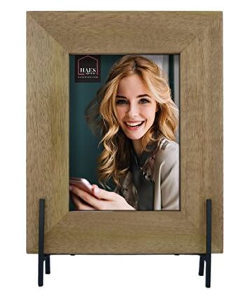 HAES DECO - Drewniana ramka na zdjęcia 13 x 18 - rustykalne drewno Cordoba w kolorze brązowym - ramka na zdjęcia naturalne drewno lite - ramka portretowa z czarnym metalowym stojakiem - na 1 zdjęcie 13 x 18 cm format pionowy - SP118