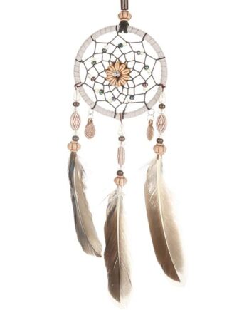 Łapacze snów, ręcznie robione łapacze snów z brązowymi piórami muszle