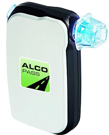 Alcopass podłączony do urządzenia alkomatowego.